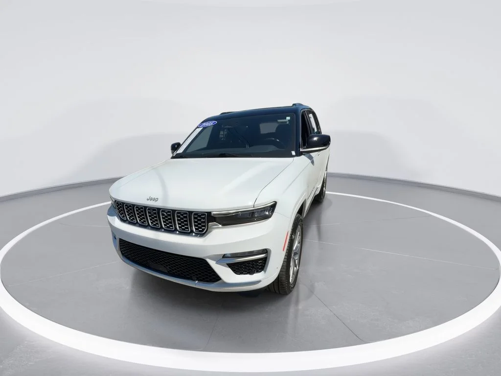 Used 2025 White/off-white Jeep Summit image 3