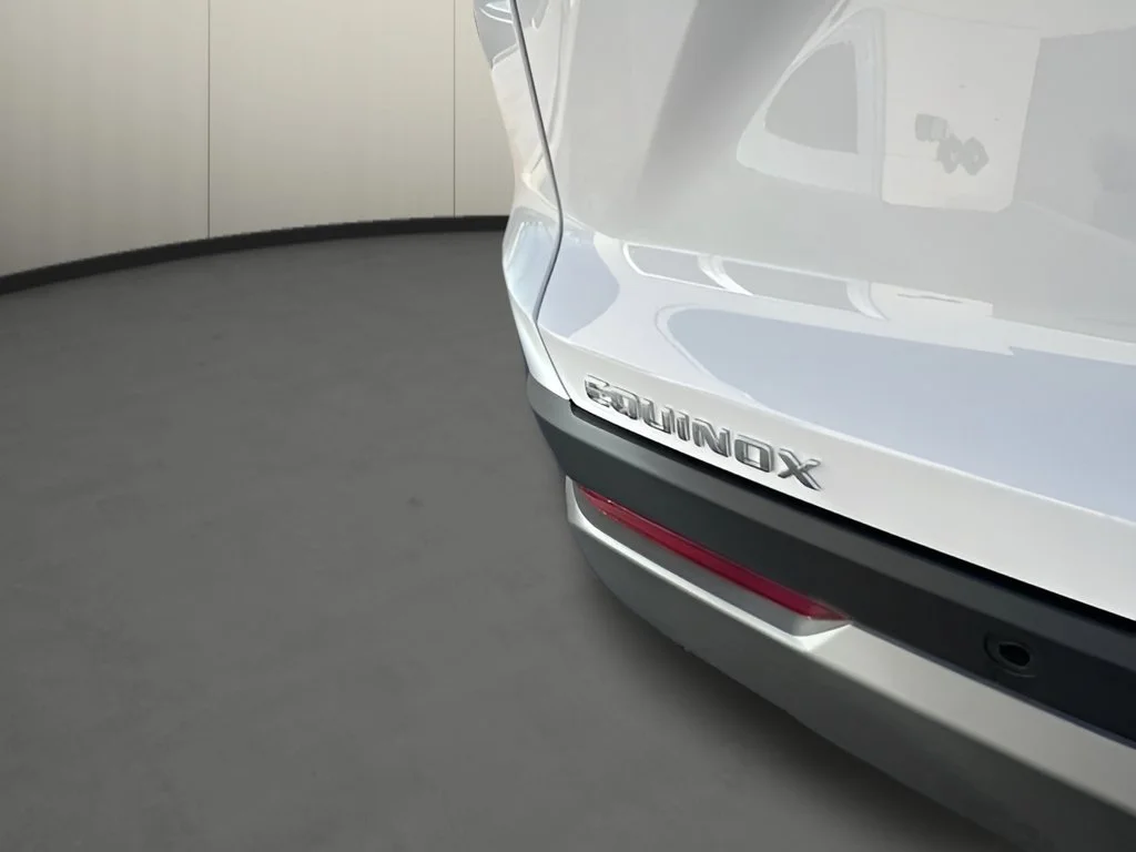 New 2027 Summit White Chevrolet LT image 27