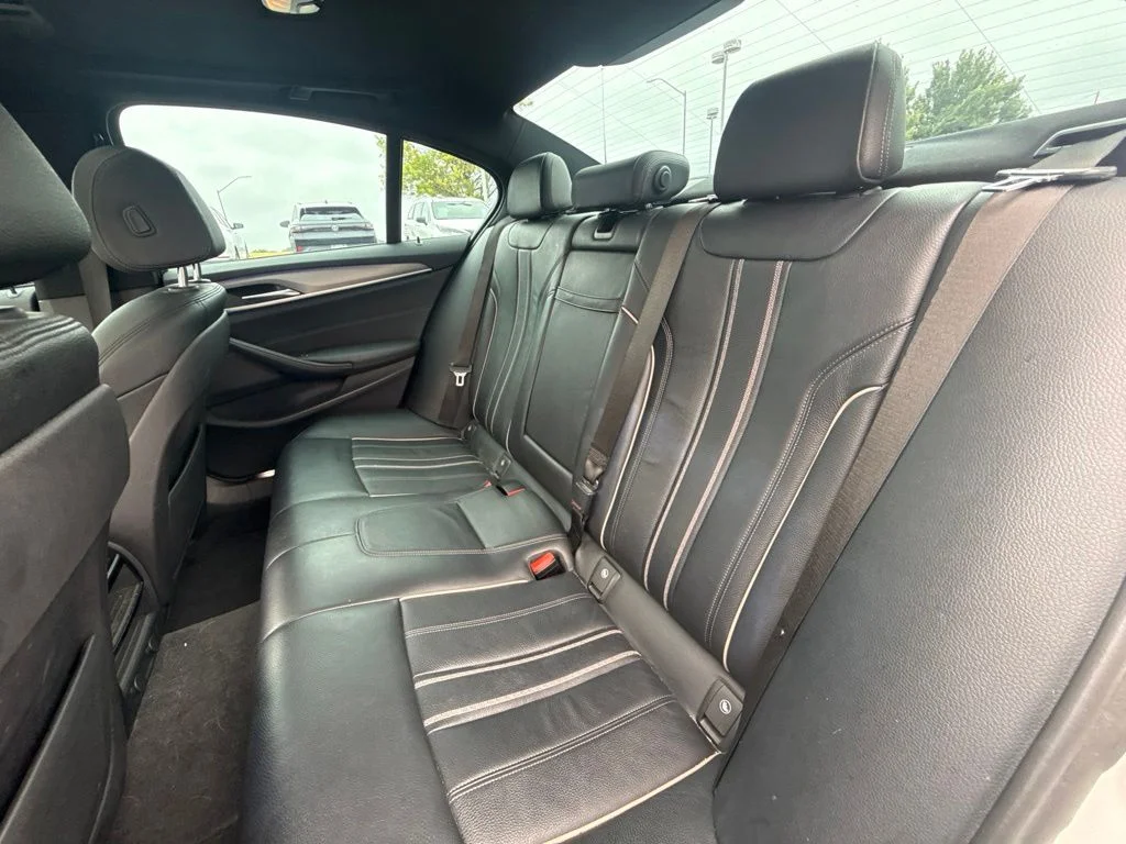 Used 2019 Alpine White BMW 540i xDrive image 39