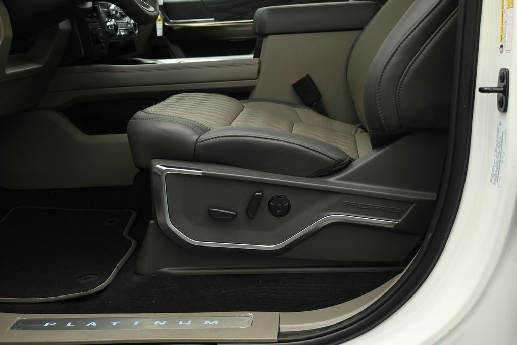 New 2026 Star White Metallic Tri-Coat Ford Platinum image 8