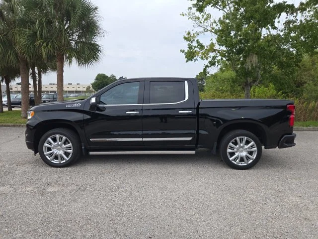 Used 2022 Black Chevrolet High Country image 2