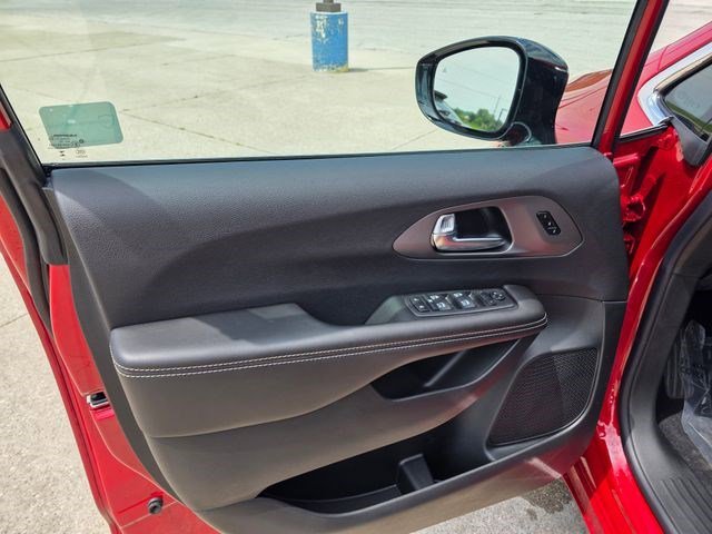 New 2027 Red Hot Pearl-Coat Exterior Paint Chrysler Select image 21