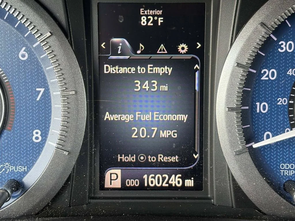 Used 2015 Silver Toyota XLE image 13