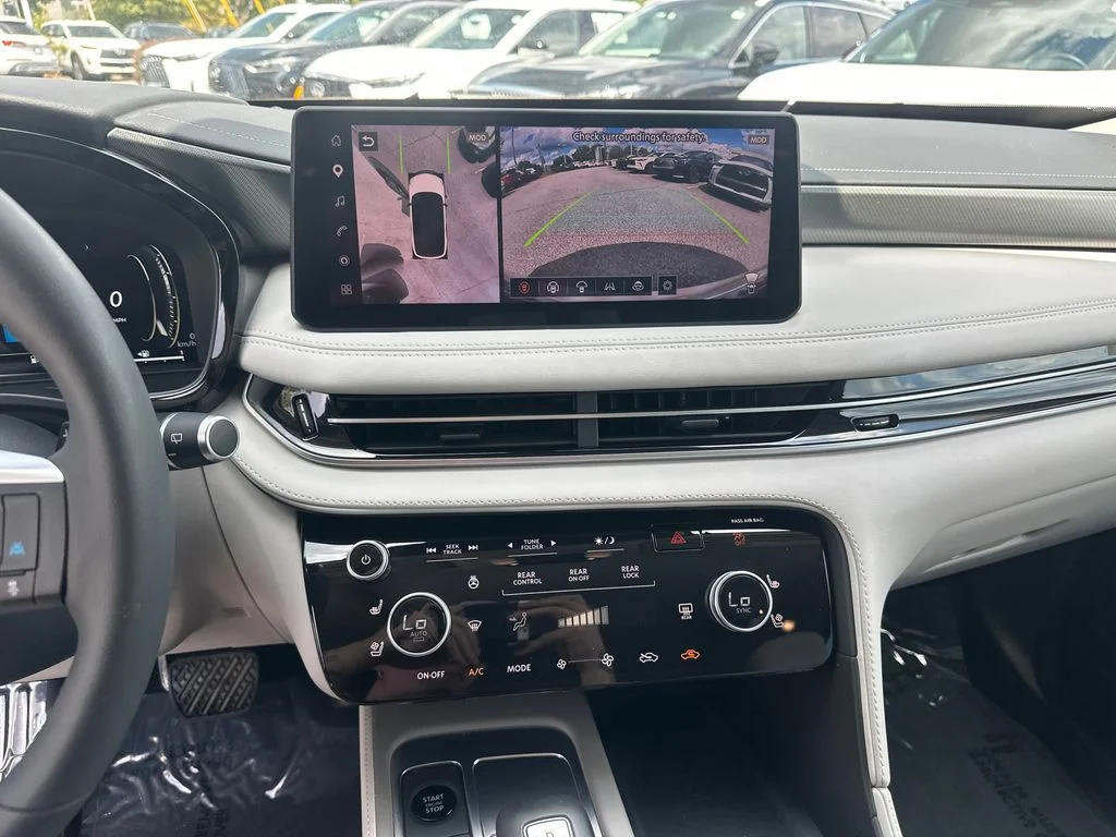 Used 2026 Silver INFINITI LUXE image 24