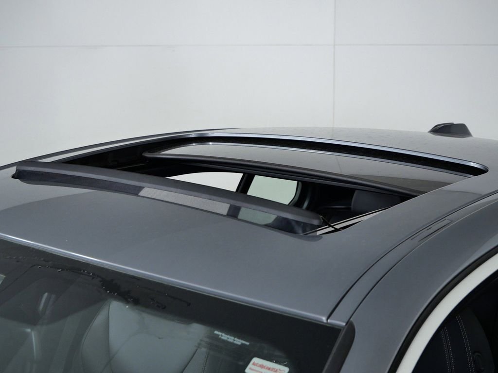 2026 BMW 3 Series 330i - Photo 18