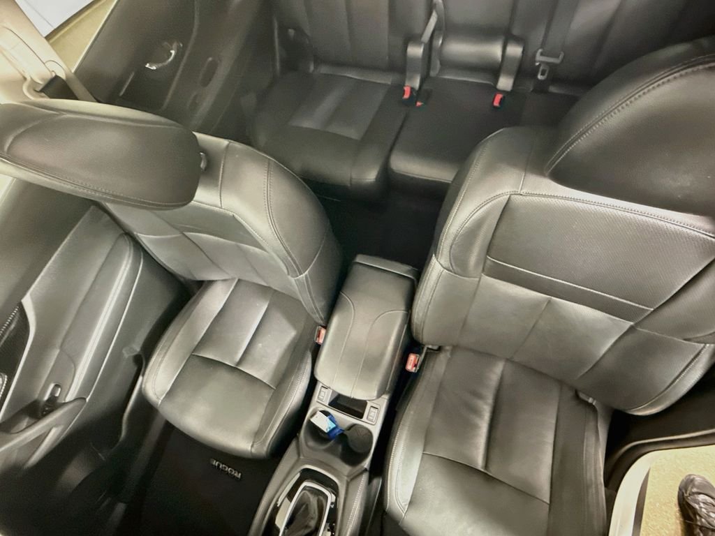 Used 2017 Pearl White Nissan SL image 22