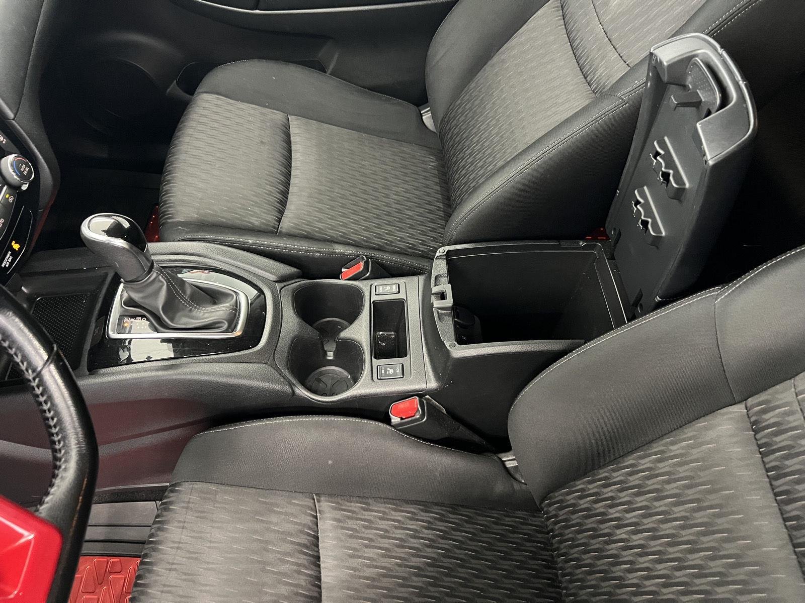 2020 Nissan Rogue SV - Photo 18