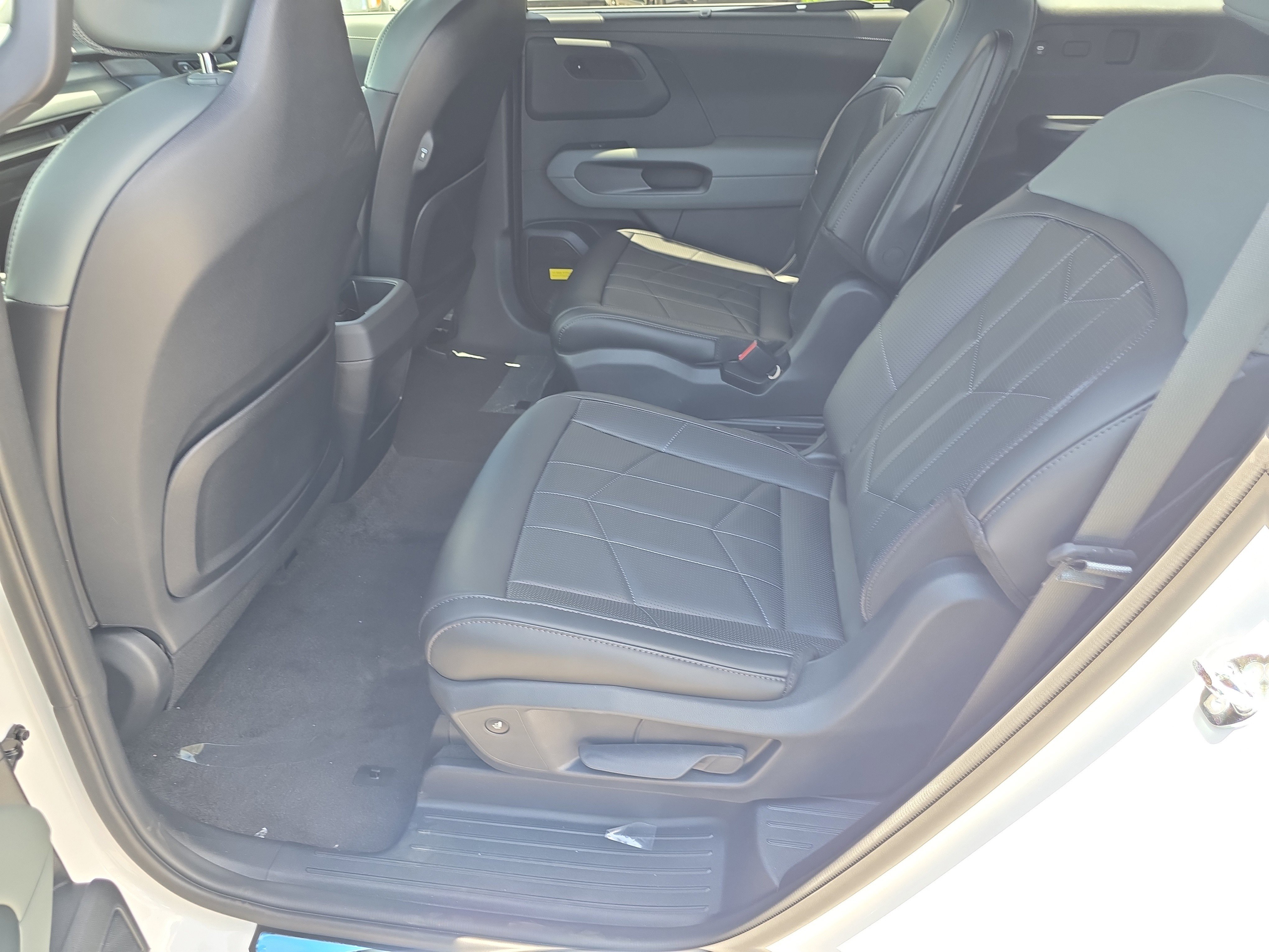 New 2027 Glacial White Pearl Kia X-LINE SX image 17