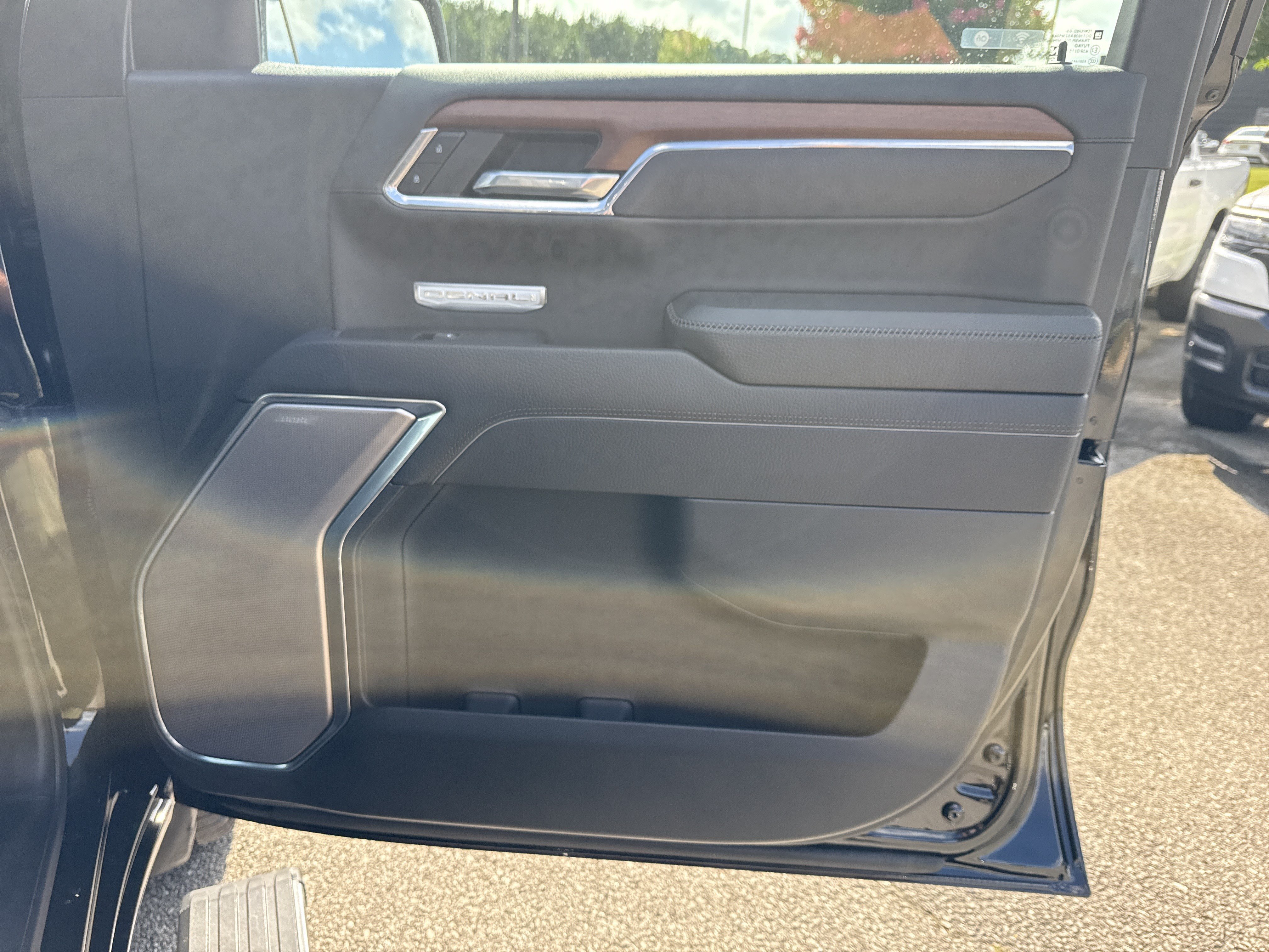 Used 2023 Onyx Black GMC Denali image 15
