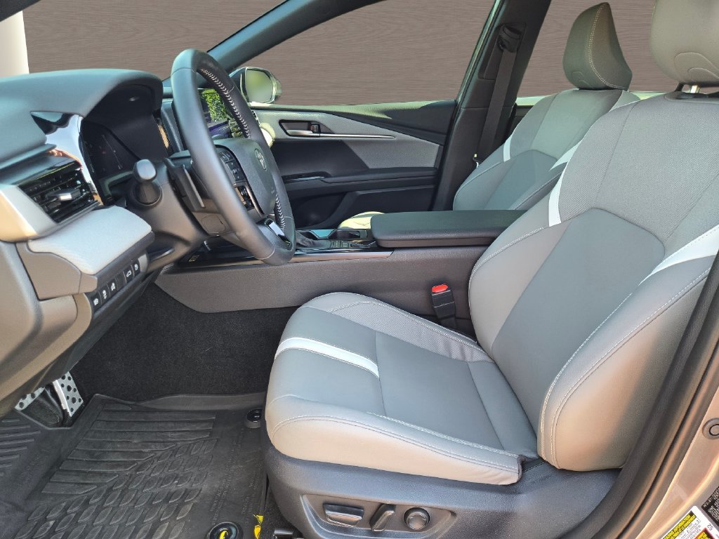 Used 2026  Toyota SE image 20