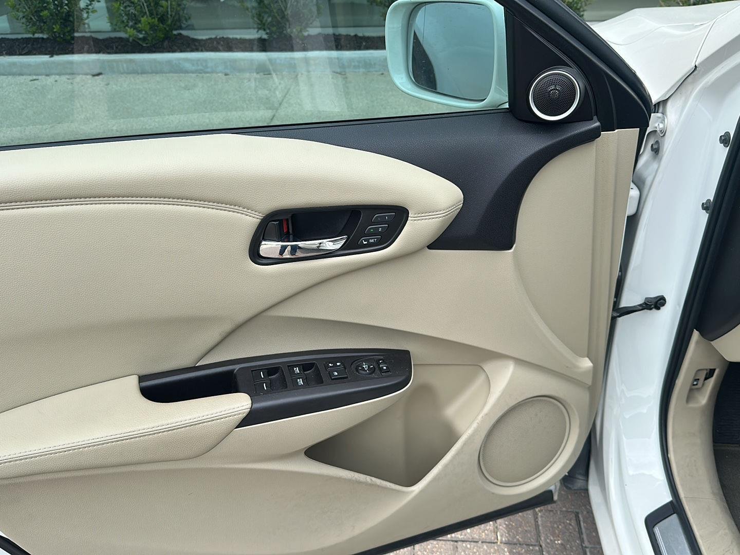 Used 2016 White Diamond Pearl Acura BASE image 7