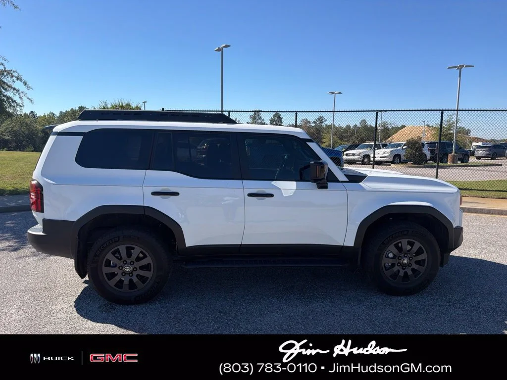 Used 2026  Toyota 4DR 4WD image 6