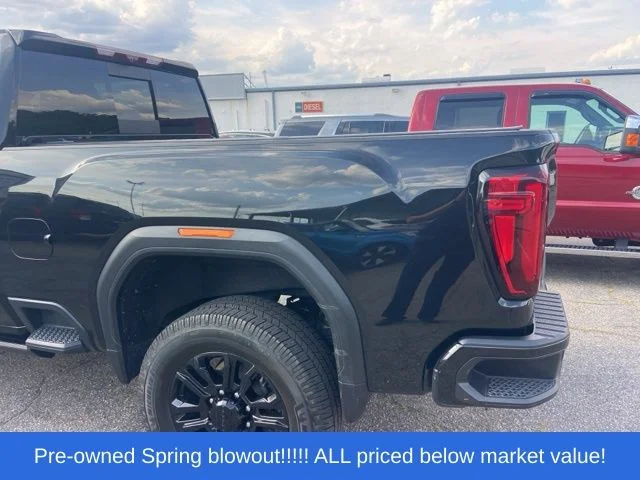 Used 2022 Black GMC Denali image 4