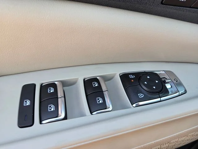 Used 2025 White Kia SX image 37