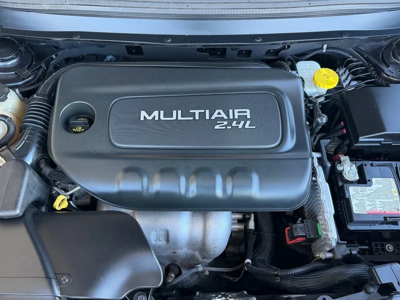 Used 2017 Granite Crystal M Jeep Latitude image 28