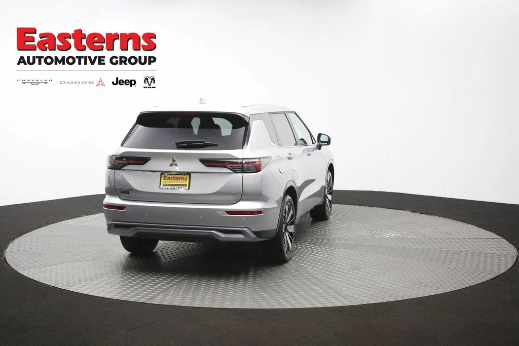 Used 2025 Silver Mitsubishi SE image 39