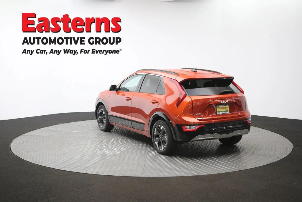 Used 2023 Red Kia Wind image 63