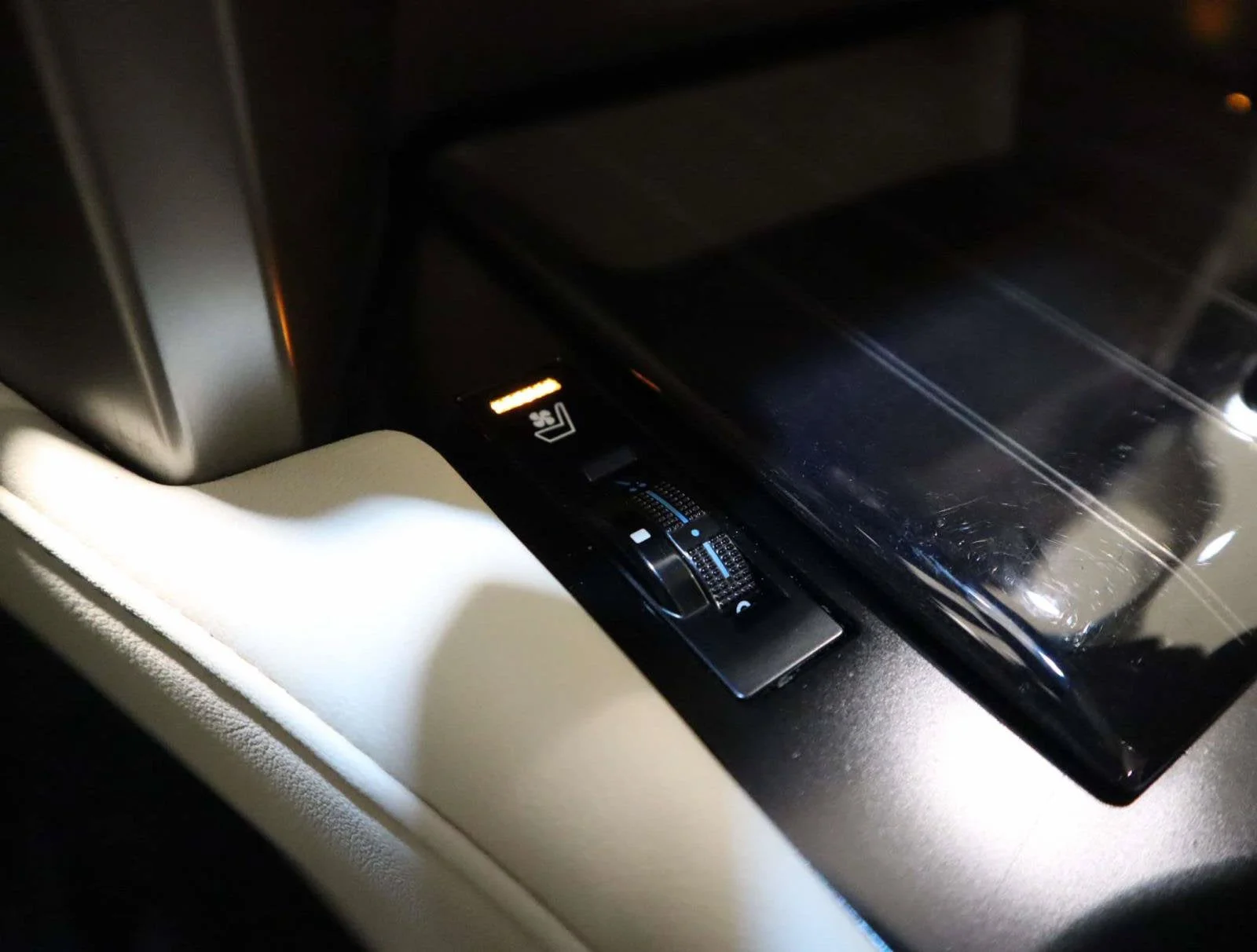 Used 2020 Silver Lexus GX 460 Premium image 32