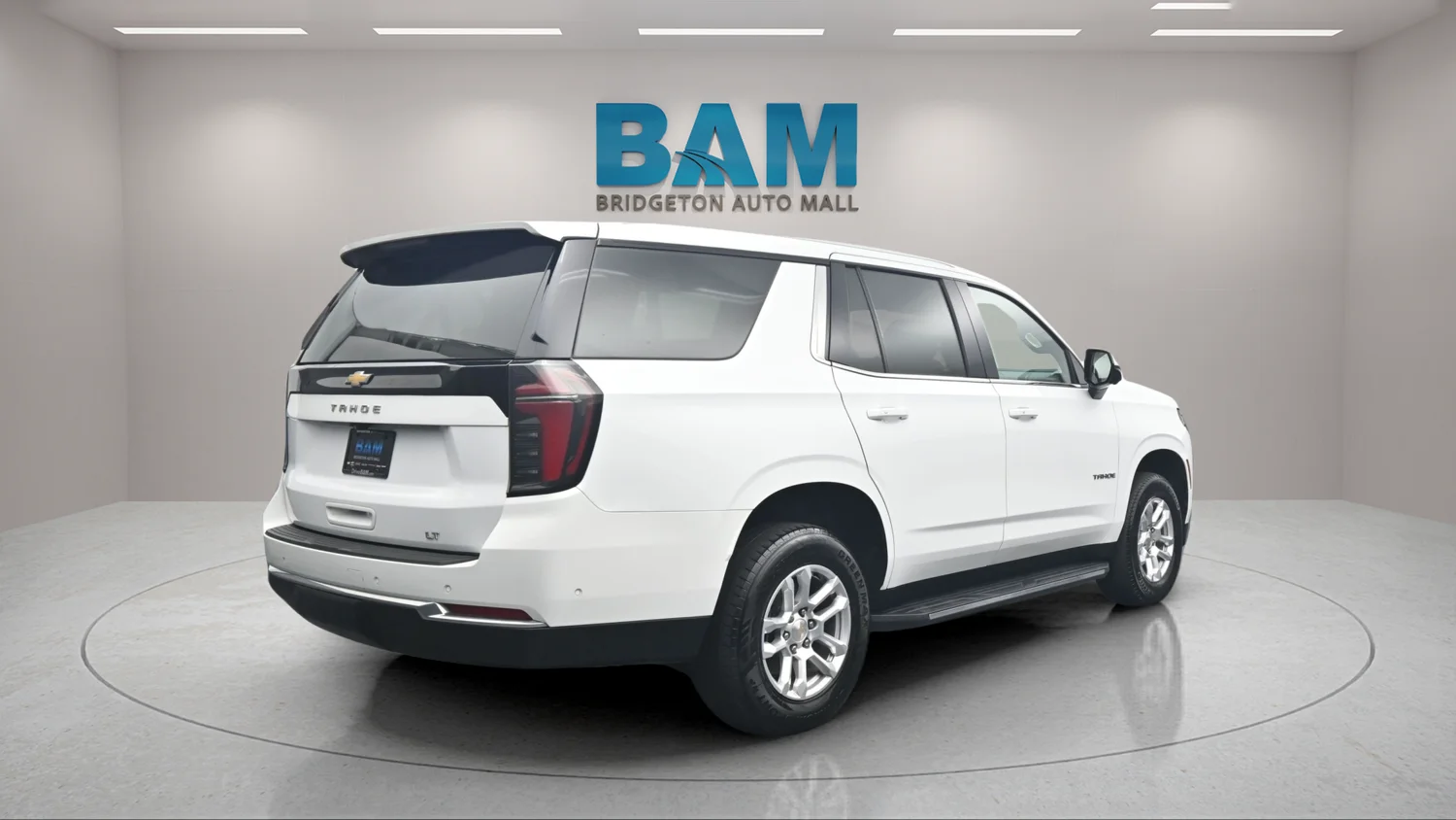 Used 2025 White Chevrolet LT image 6