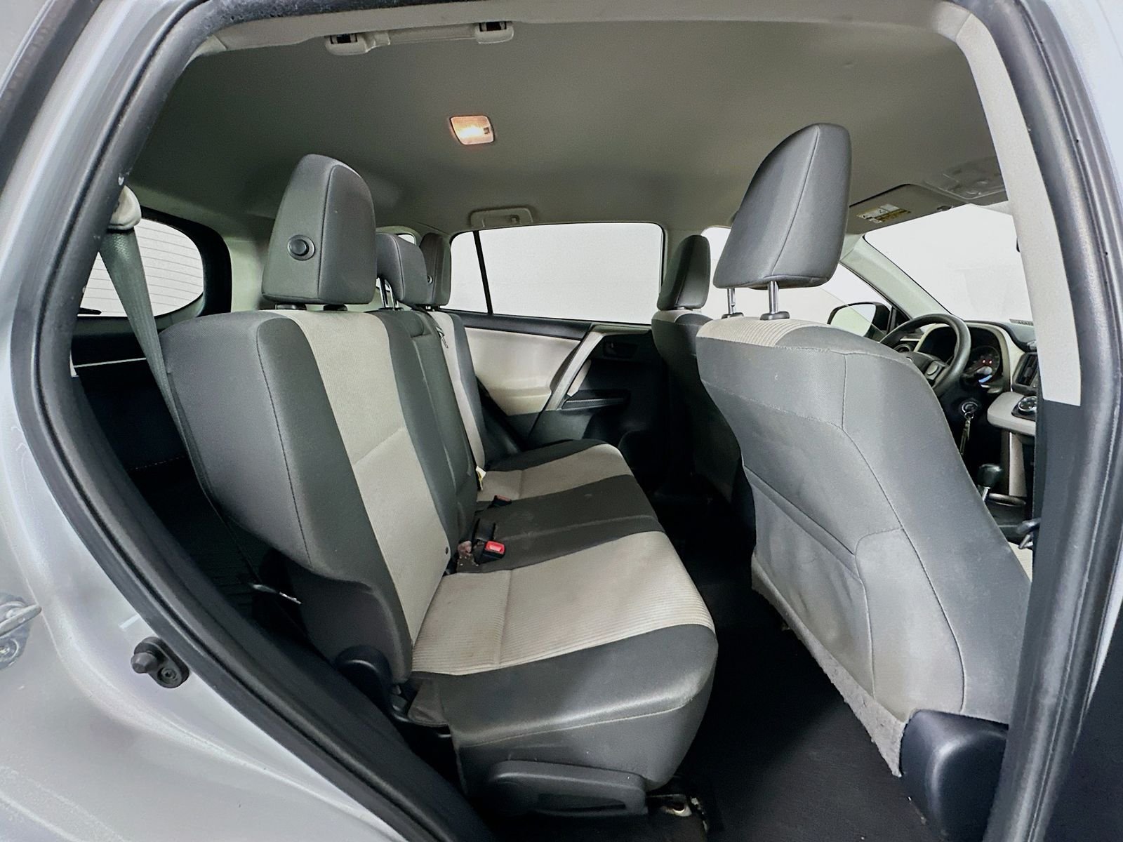 Used 2014 Classic Silver Metallic Toyota LE image 23