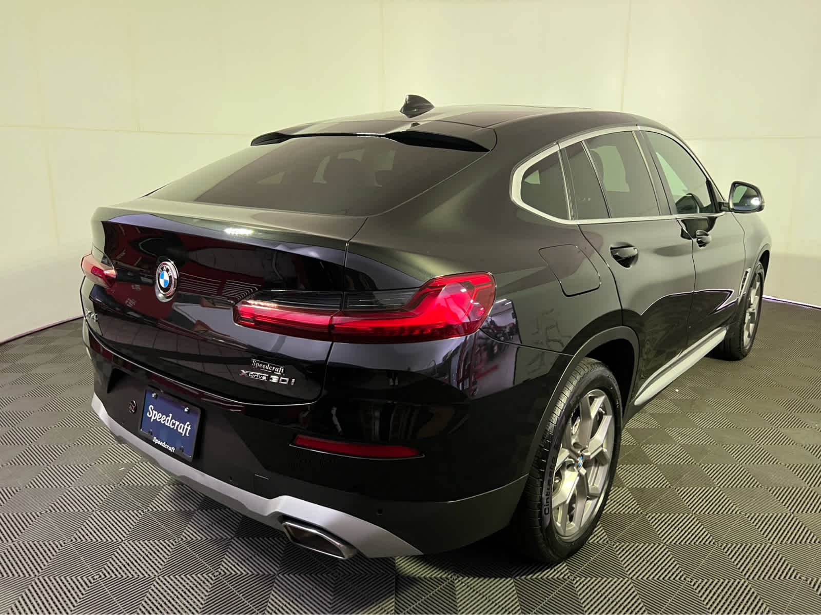 Used 2025 Black Sapphire Metallic BMW xDrive30i image 7