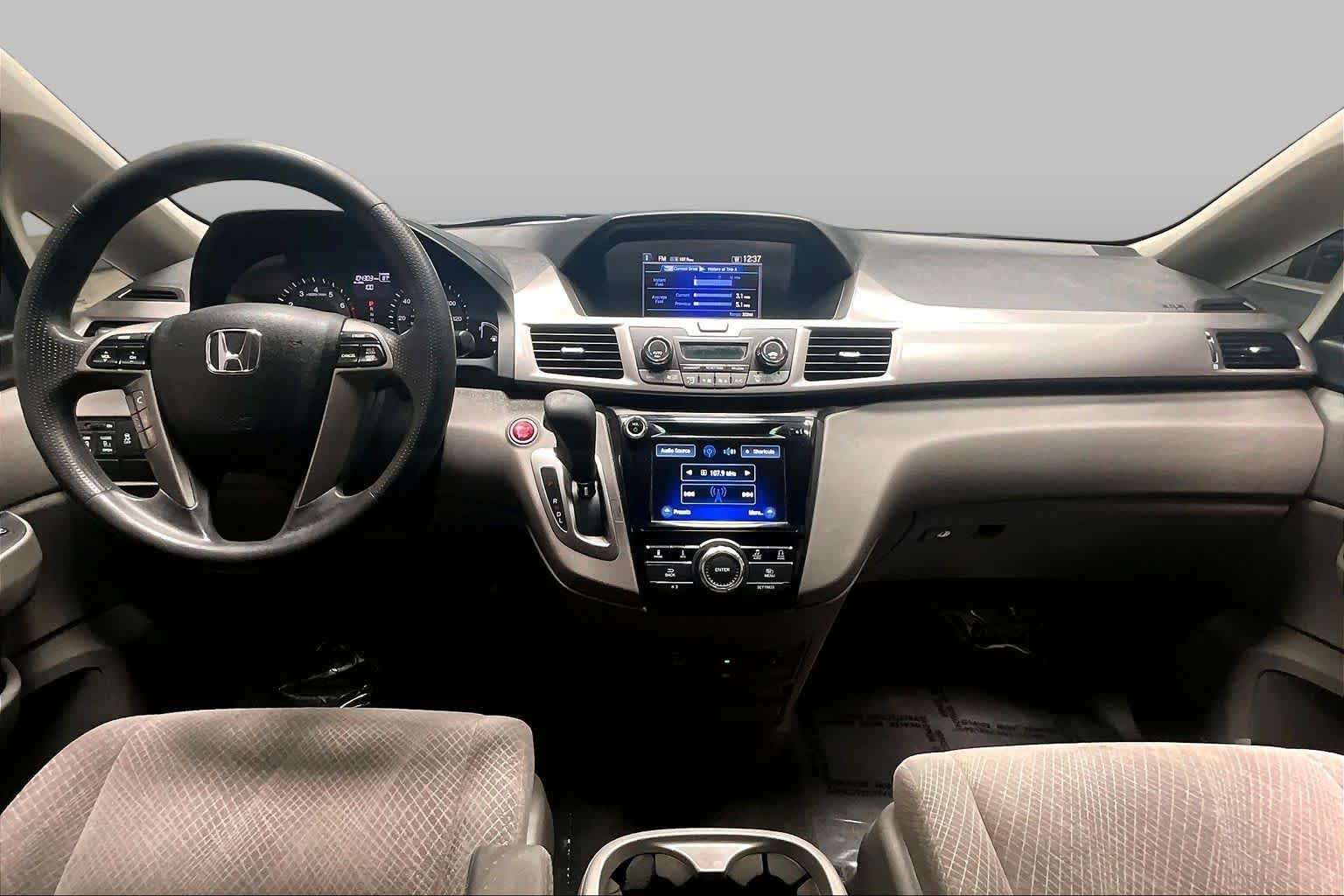 Used 2016  Honda SE image 14