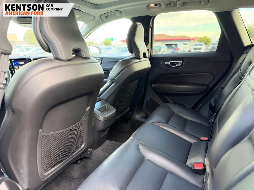 Used 2019 Gray Volvo T6 Momentum image 30
