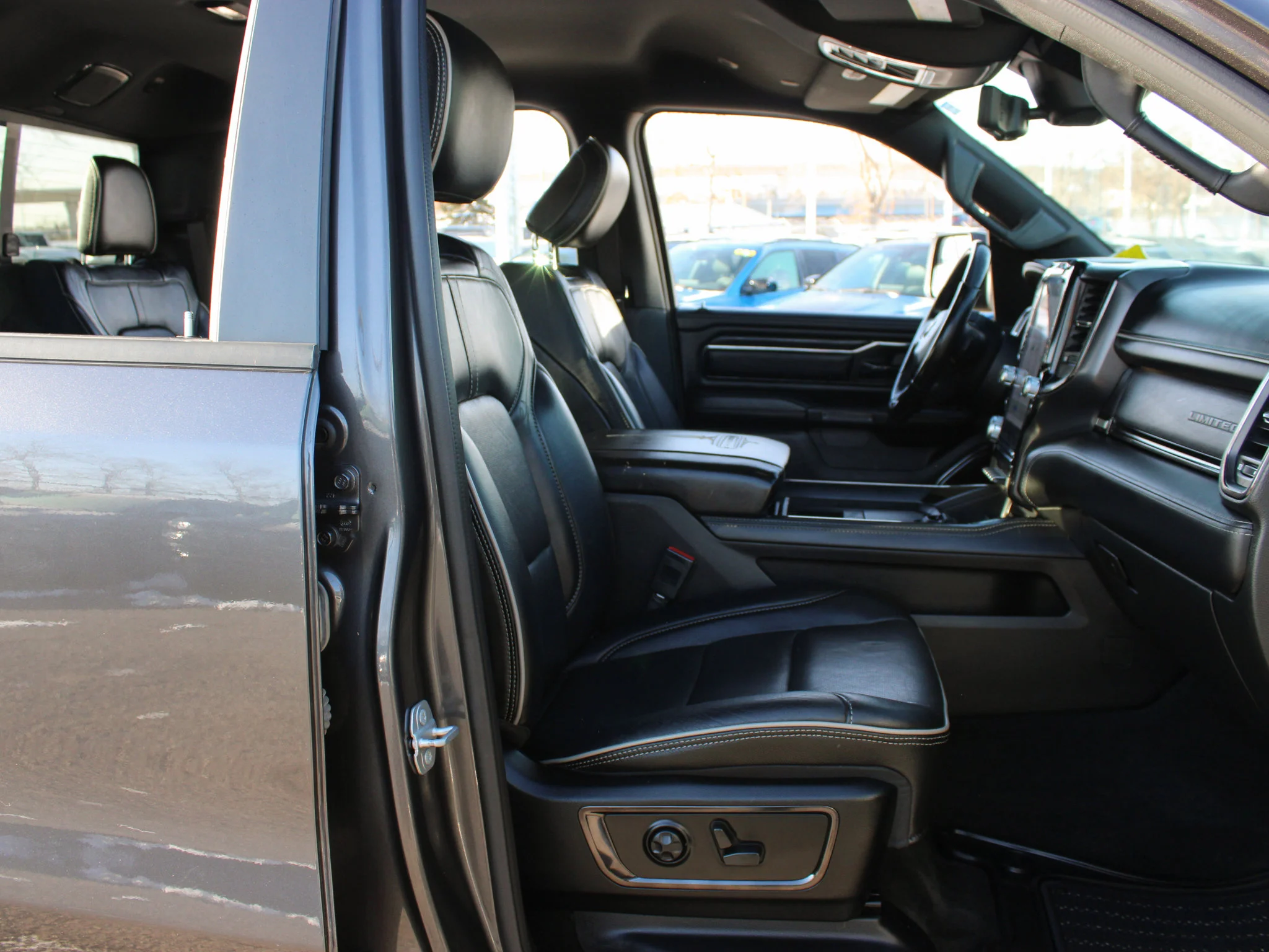 Used 2022 Grey RAM Limited * No Accidents | HEMI V8 | LOADED | ENVY Wheels | Head-Up Display | Night Edition image 21