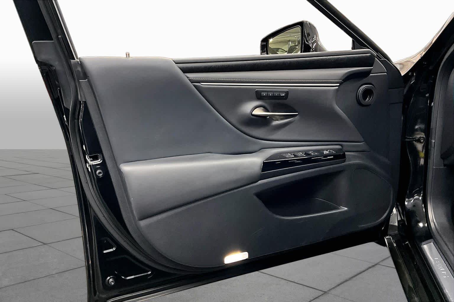 Certified Used 2025 Caviar Lexus  image 22
