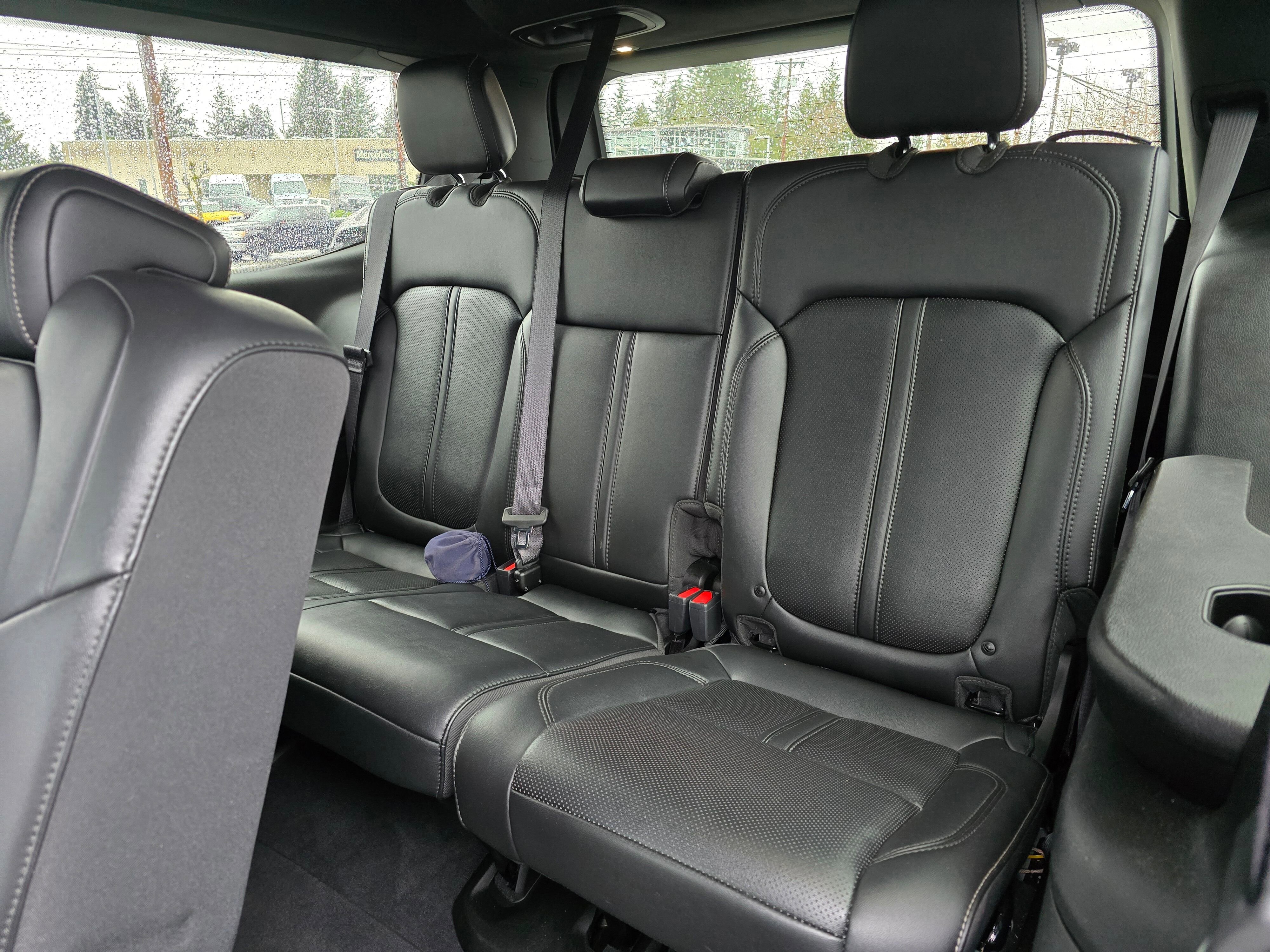 Used 2025  Jeep NA image 18