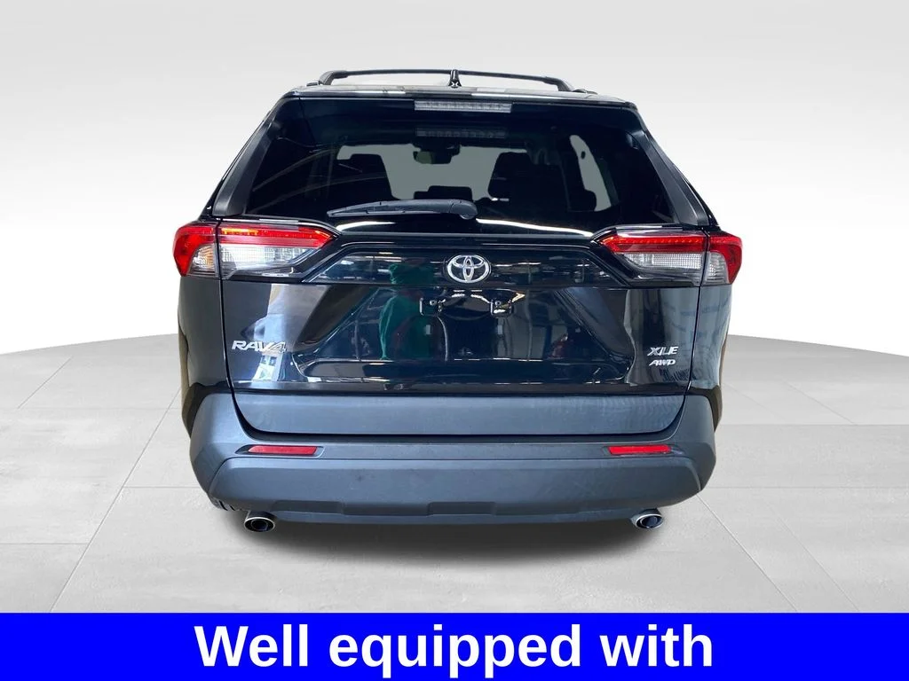 Used 2022 Black Toyota XLE image 3