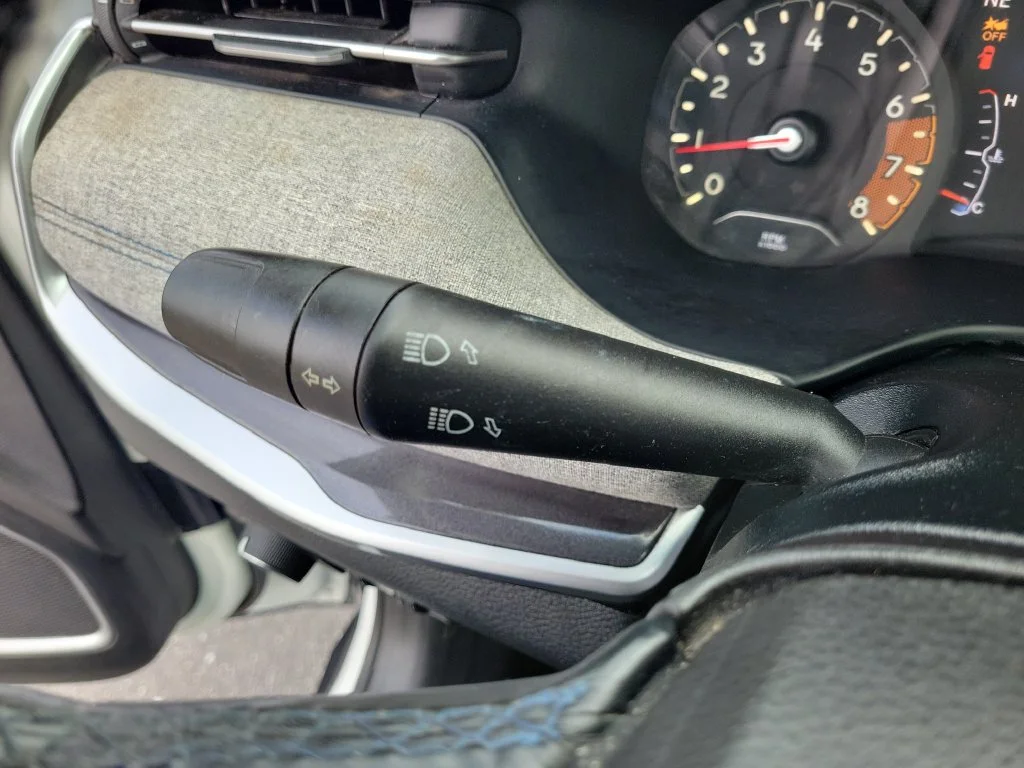 Used 2022 White Jeep Latitude image 32