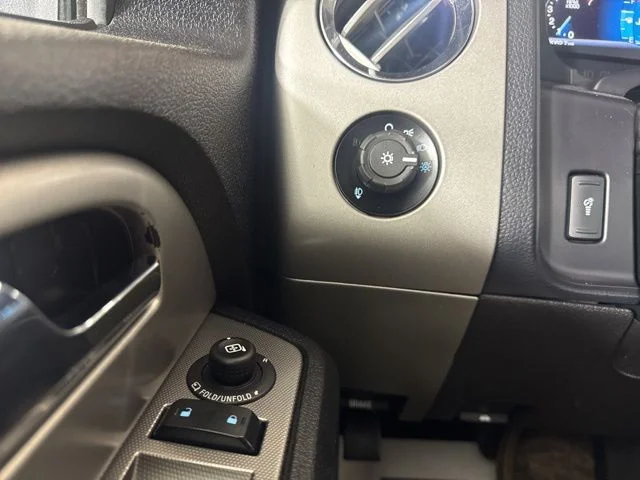 Used 2016 White Platinum Clearcoat Metallic Ford XLT image 20