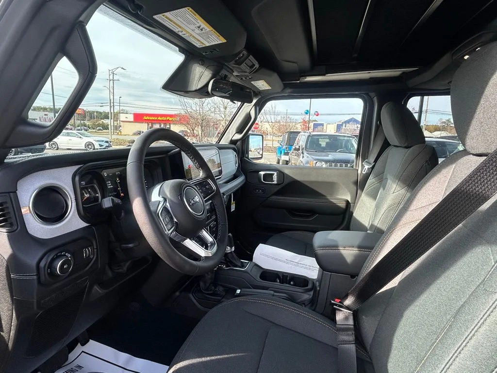 2026 Jeep Wrangler 4-Door Sahara - Photo 17