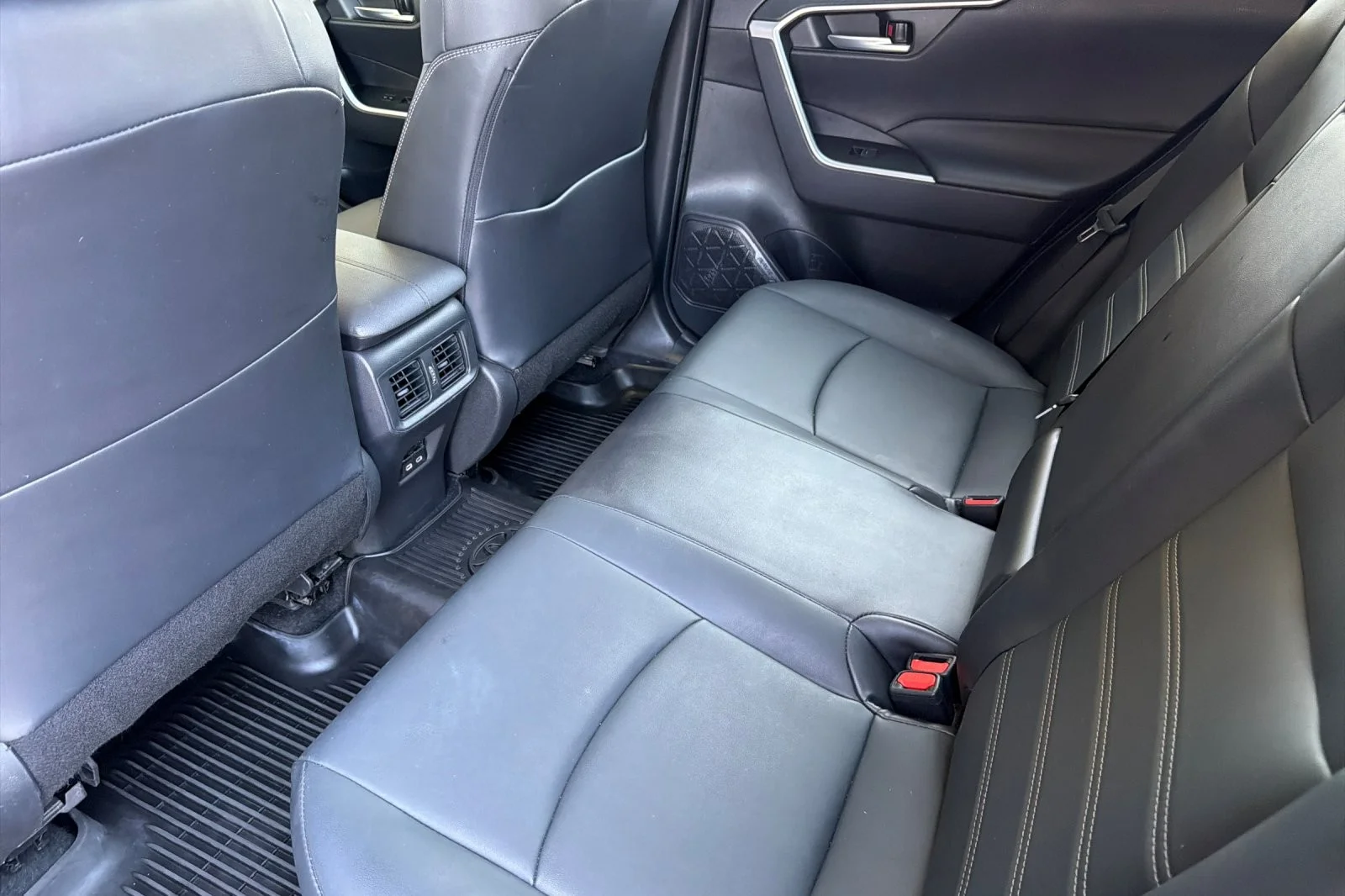 Certified Used 2024 MAGNETIC GRAY Toyota XLE Premium image 11