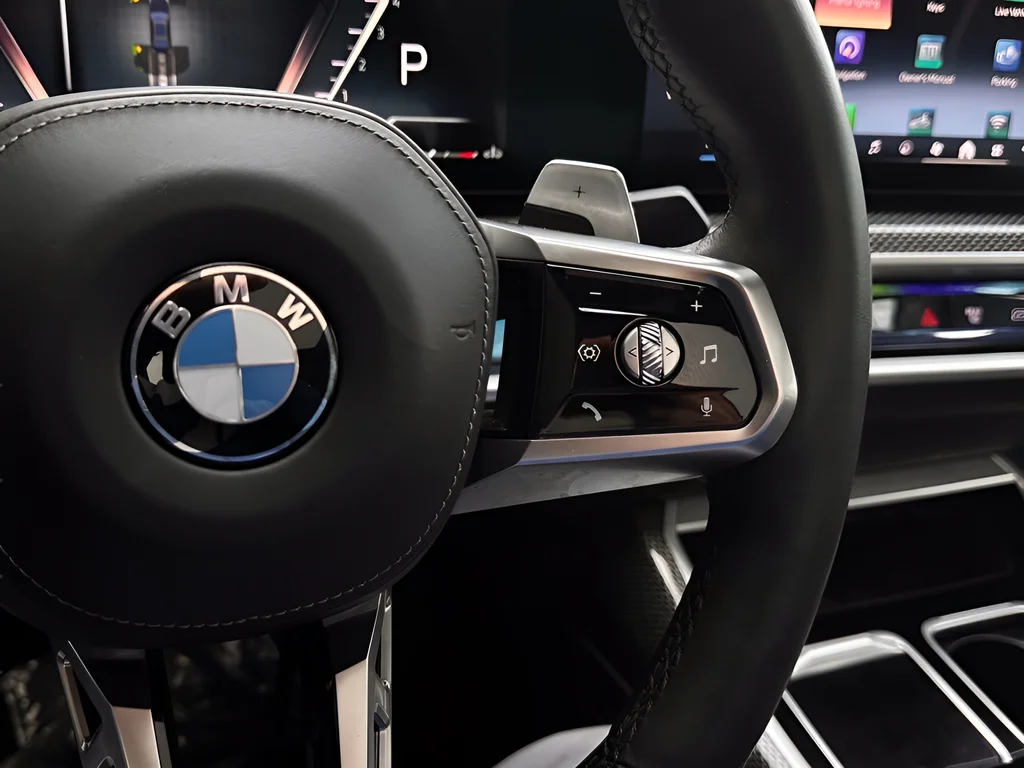2025 BMW 7 Series 760i - Photo 18
