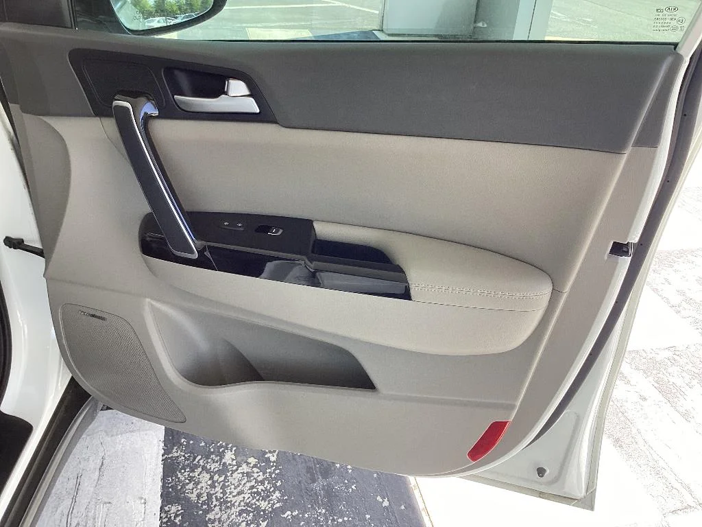 Used 2019 Snow White Pearl Kia EX image 22