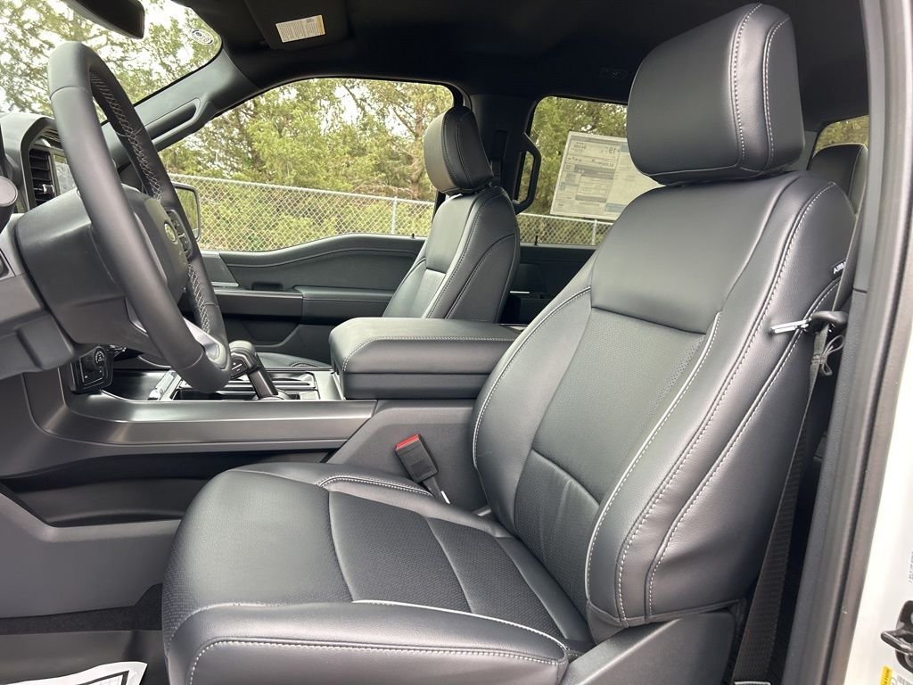 New 2026 Oxford White Ford Lariat image 15