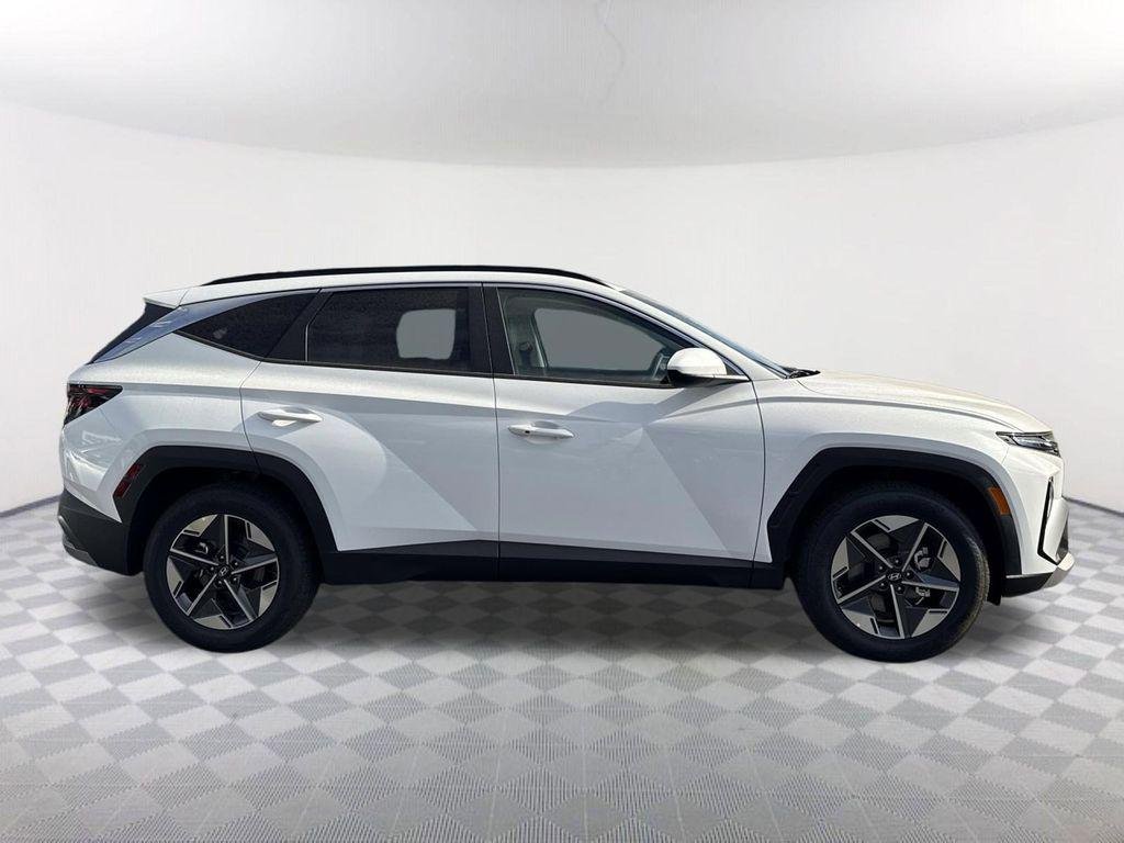 New 2026 White Hyundai SEL FWD image 4