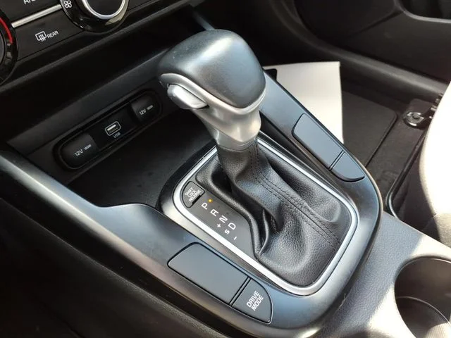Used 2020 White Kia X-Line image 25