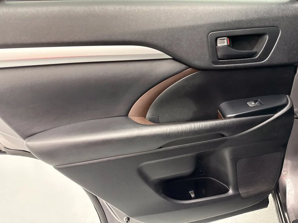 Used 2015 Gray Toyota LE Plus V6 image 14