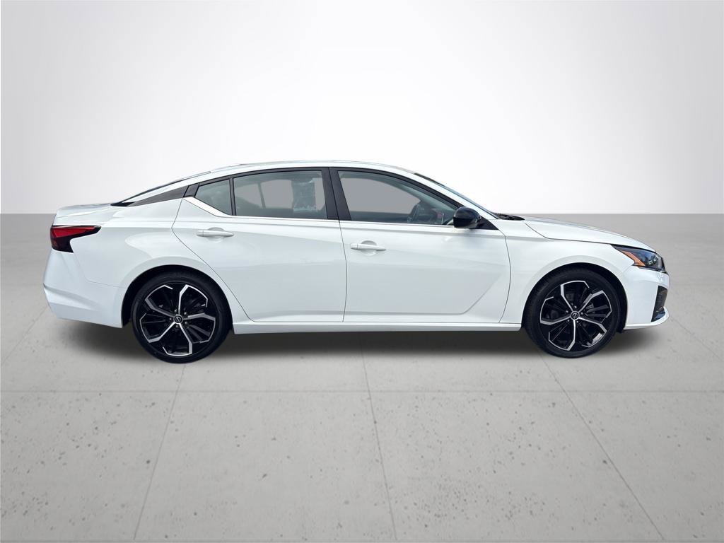 Used 2024 White Nissan 2.5 SR image 6