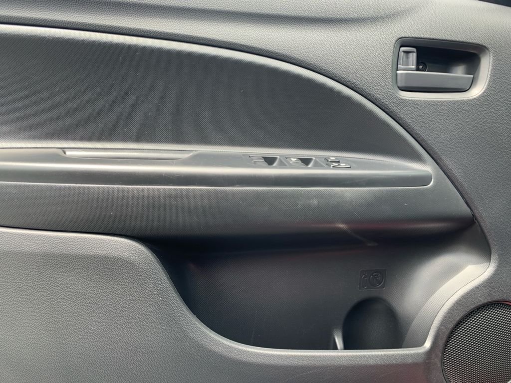 Used 2024  Mitsubishi ES image 11