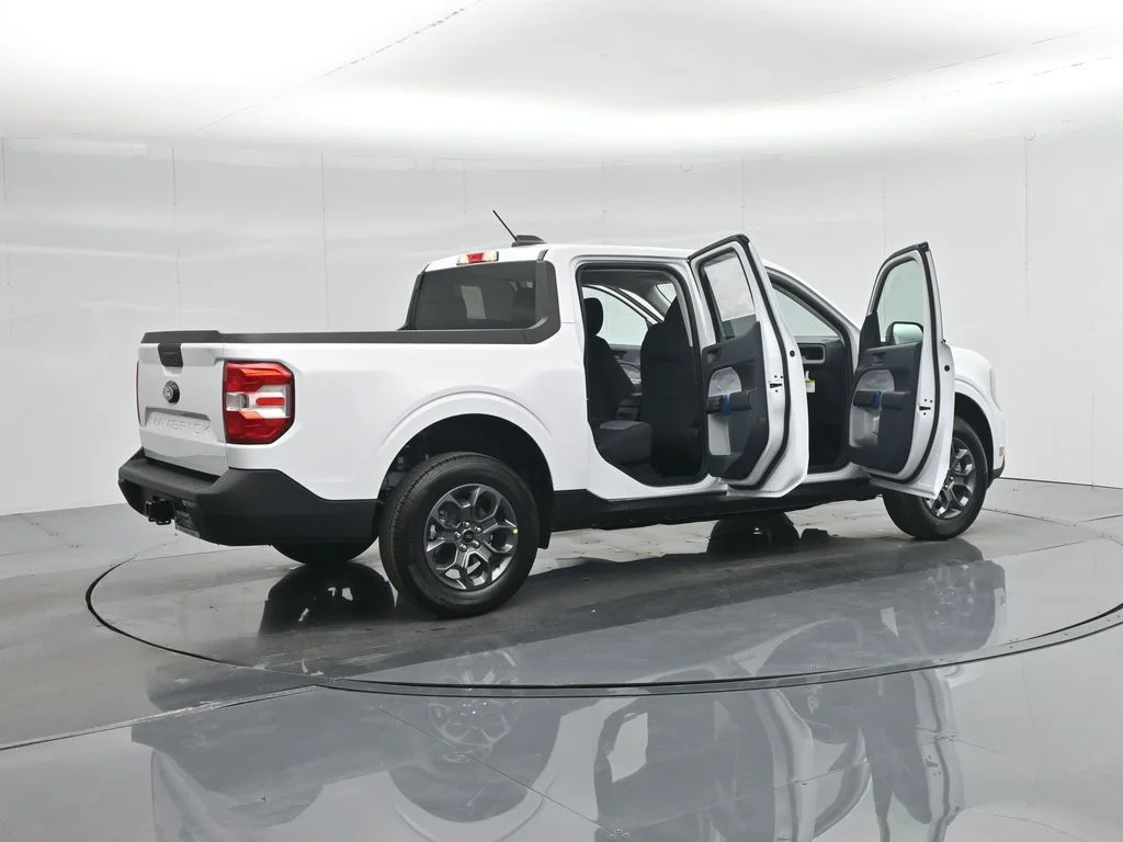 New 2026 Oxford White Ford XLT image 8