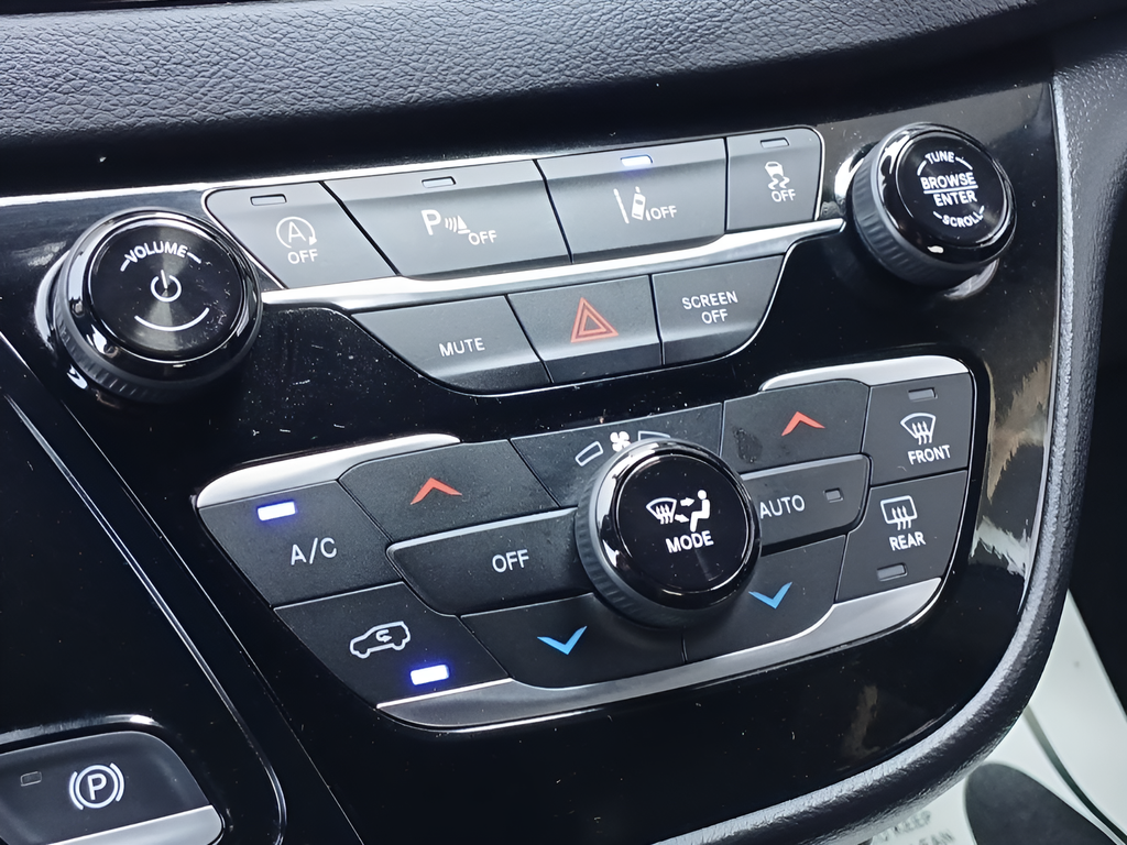 Used 2025 Black Chrysler Select image 16