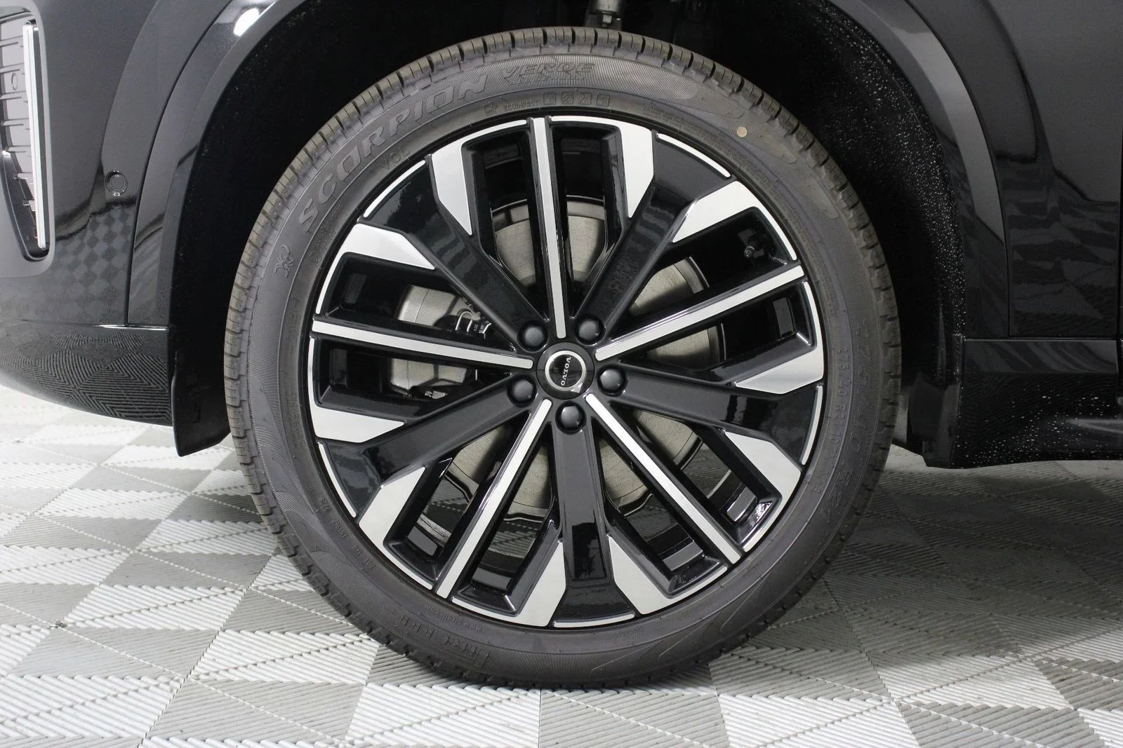 New 2026 Black Volvo B6 Plus 7-Seater image 13