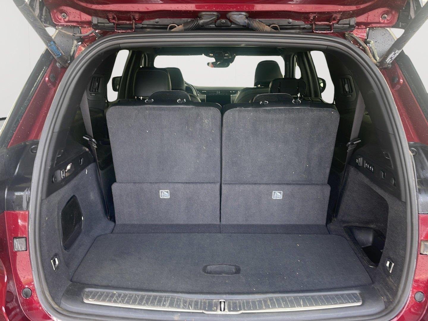 Used 2024 Velvet Red Pearlcoat Jeep Overland image 11