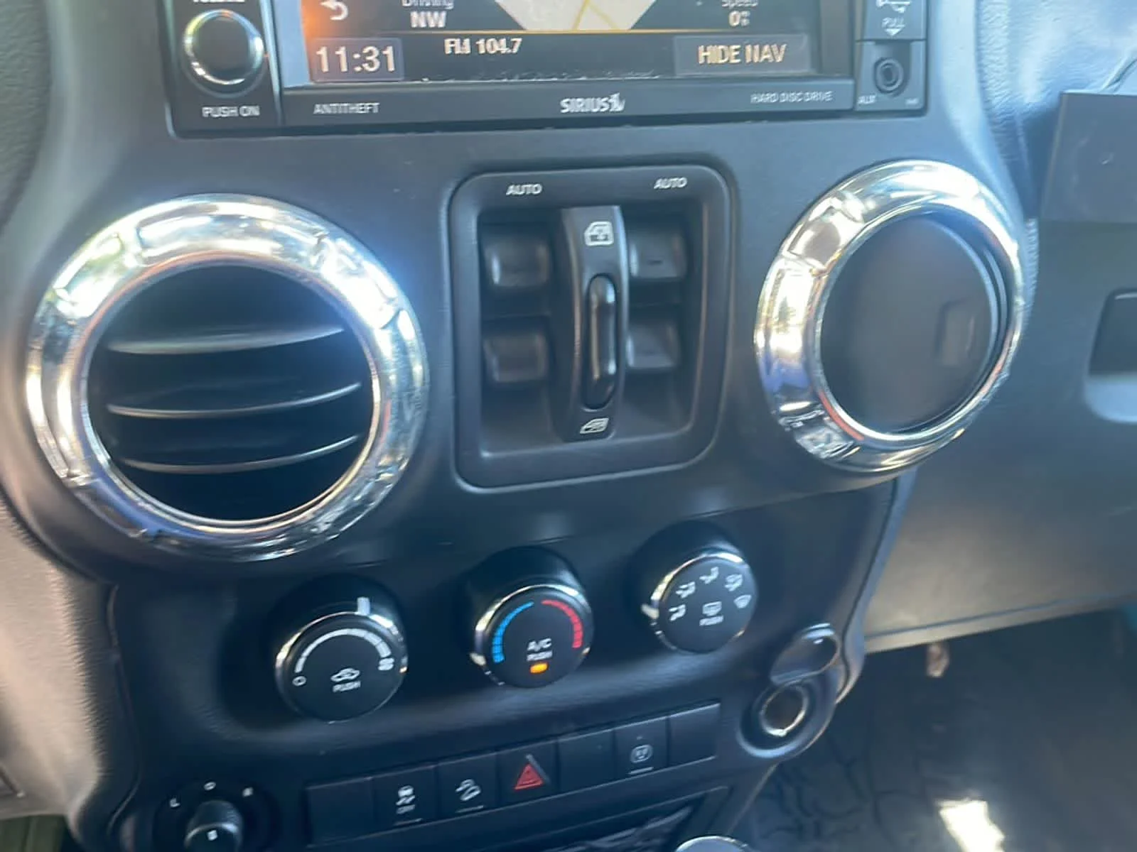 Used 2017 Chief Clearcoat Jeep Sahara image 15