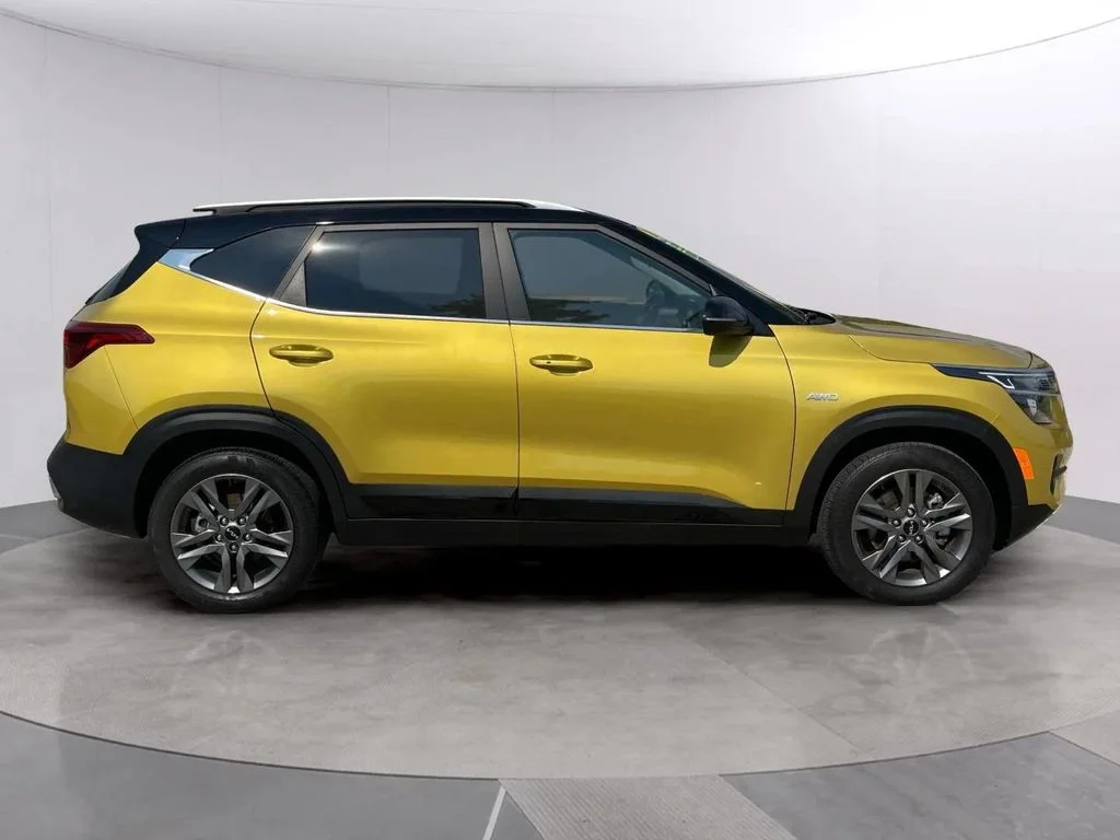 Certified Used 2023 Starbright Yellow/Black Roof Kia S image 6