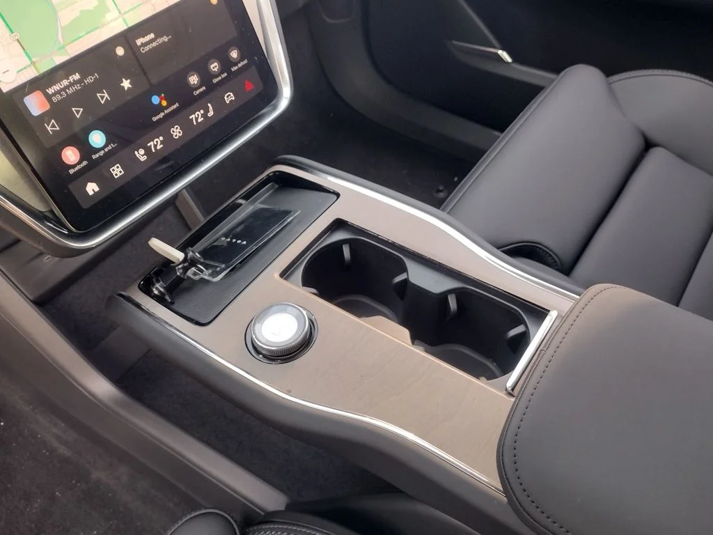 2025 Volvo EX90 Plus - Photo 17